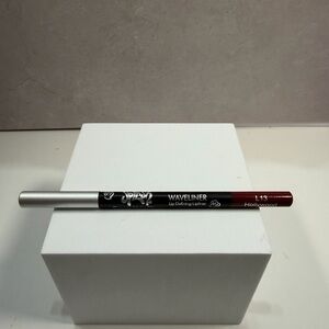 🩷5/$10 Waveliner Lip Defining Liner in Red